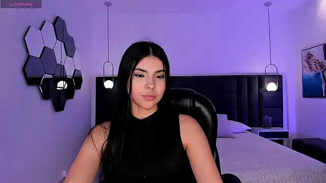MiaLaurence online show from 05.30.26