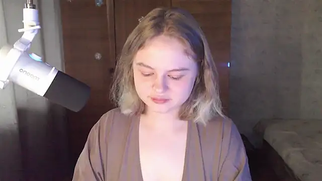 Snapshot of SlipperSherry chatting on 10.02.25 SlipperSherry online show from 10.02.25