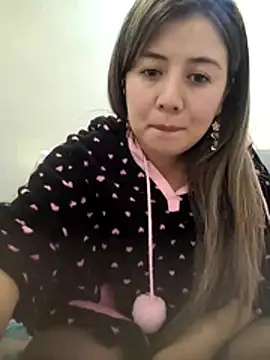 Snapshot of Sophie_del_Castillo chatting on 12.17.25 Sophie del Castillo online show from 12.17.25