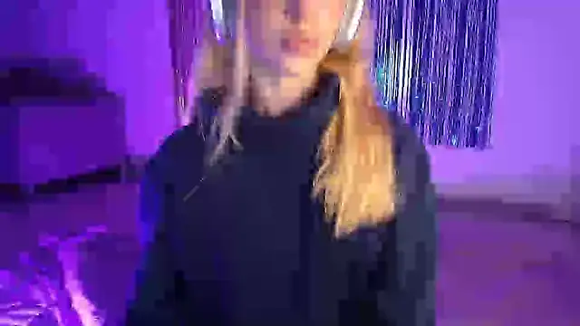 Snapshot of Alina_Lee_t chatting on 10.22.25 Alina Lee t online show from 10.22.25