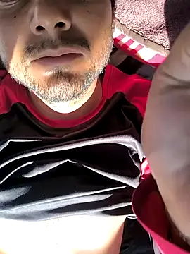 Snapshot of Luis77020192 chatting on 09.26.25 Luis77020192 online show from 09.26.25