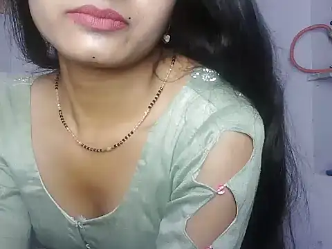 Snapshot of ROSE_GOLDE chatting on 05.17.26 ROSE GOLDE online show from 05.17.26