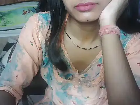 Snapshot of ROSE_GOLDE chatting on 05.18.26 ROSE GOLDE online show from 05.18.26