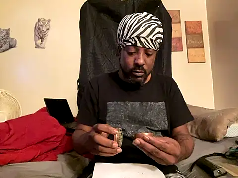 Snapshot of viceutk1 chatting on 10.10.25 viceutk1 online show from 10.10.25