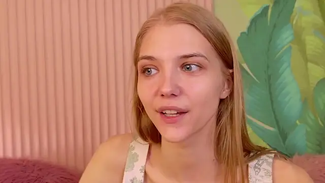 4example Chloe online show from 04.02.26