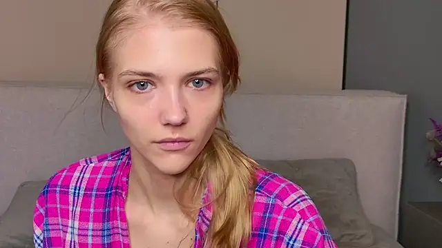 4example Chloe online show from 04.05.26