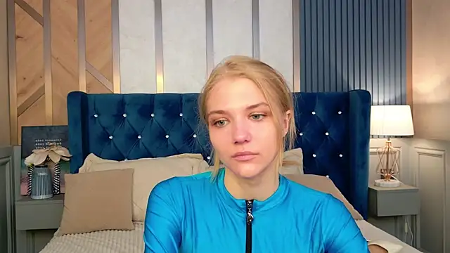 Snapshot of 4example_Chloe chatting on 04.22.26 4example Chloe online show from 04.22.26