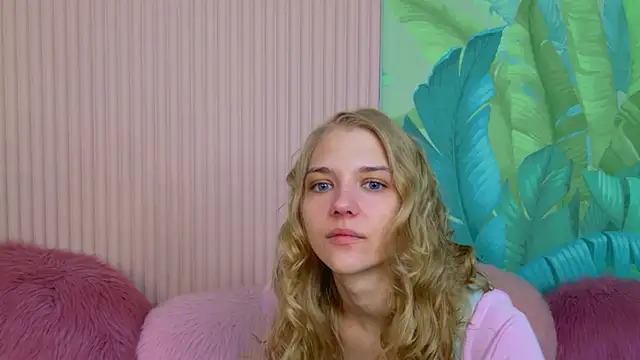 Snapshot of 4example_Chloe chatting on 04.24.26 4example Chloe online show from 04.24.26