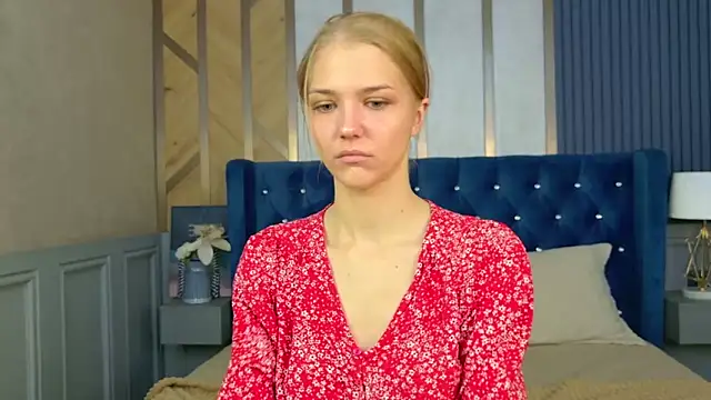 Snapshot of 4example_Chloe chatting on 05.20.26 4example Chloe online show from 05.20.26