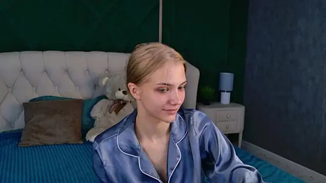 Snapshot of 4example_Chloe chatting on 05.21.26 4example Chloe online show from 05.21.26