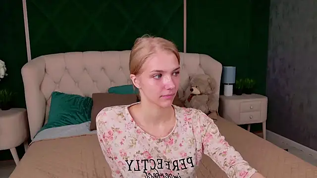 Snapshot of 4example_Chloe chatting on 06.02.26 4example Chloe online show from 06.02.26