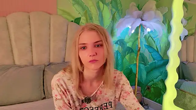 Snapshot of 4example_Chloe chatting on 06.16.26 4example Chloe online show from 06.16.26