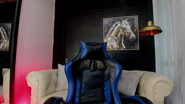 Maximo Wolff online show from 10.04.25