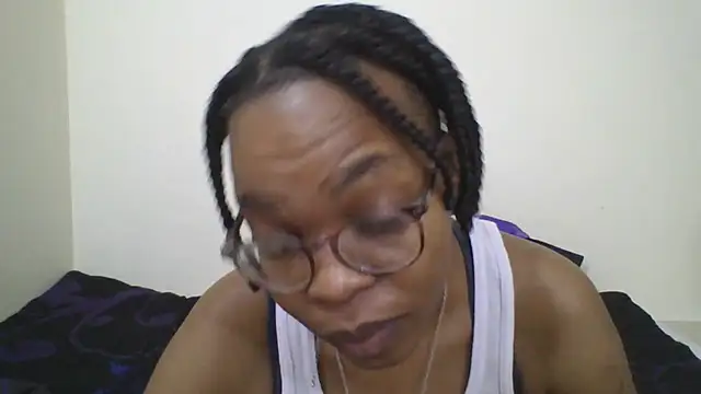 Miss-Hennessy online show from 09.08.25