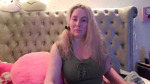 Snapshot of BigBoobsBlair chatting on 09.13.25 BigBoobsBlair online show from 09.13.25