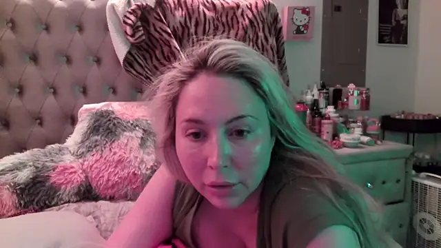 Snapshot of BigBoobsBlair chatting on 10.04.25 BigBoobsBlair online show from 10.04.25