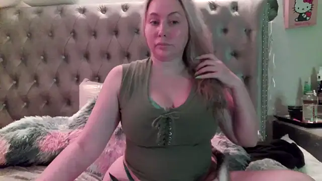 Snapshot of BigBoobsBlair chatting on 10.08.25 BigBoobsBlair online show from 10.08.25