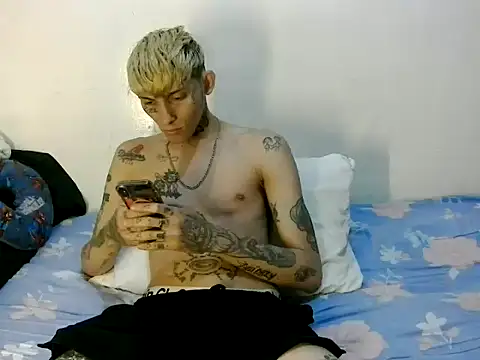 Snapshot of KinkyLatinCock chatting on 09.24.25 KinkyLatinCock online show from 09.24.25