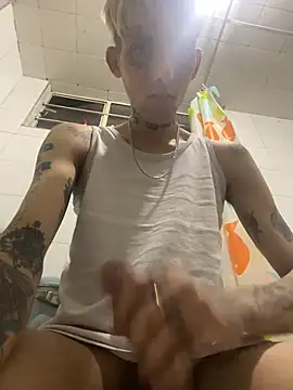 Snapshot of KinkyLatinCock chatting on 10.28.25 KinkyLatinCock online show from 10.28.25