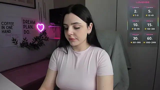 LiaWoow online show from 12.05.25