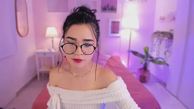 Snapshot of emma_soul1 chatting on 11.18.25 emma soul1 online show from 11.18.25