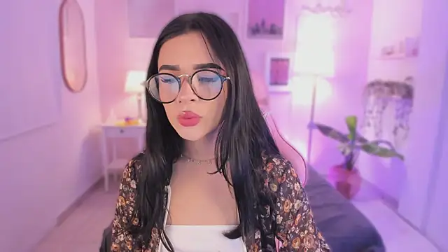 Snapshot of emma_soul1 chatting on 11.19.25 emma soul1 online show from 11.19.25