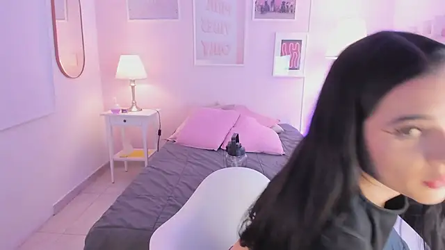 Snapshot of emma_soul1 chatting on 12.17.25 emma soul1 online show from 12.17.25