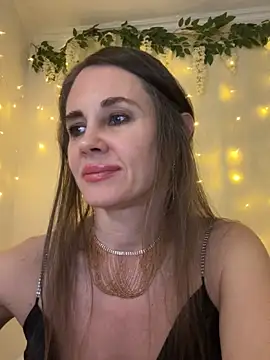 Snapshot of LucieMack chatting on 04.18.26 LucieMack online show from 04.18.26
