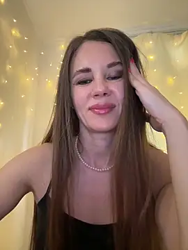 Snapshot of LucieMack chatting on 05.13.26 LucieMack online show from 05.13.26