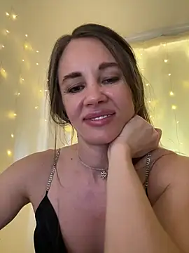 Snapshot of LucieMack chatting on 06.15.26 LucieMack online show from 06.15.26