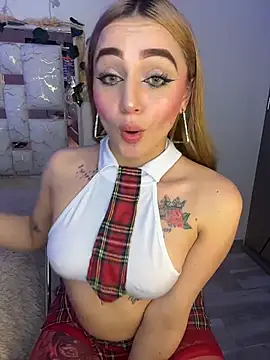 Sara Sophia420 online show from 10.21.25