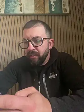 Snapshot of andrey1887 chatting on 04.21.26 andrey1887 online show from 04.21.26