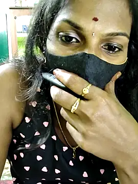 Snapshot of Honey_rosetamil chatting on 10.25.25 Honey rosetamil online show from 10.25.25