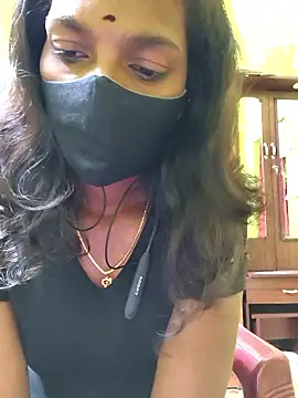 Snapshot of Honey_rosetamil chatting on 11.30.25 Honey rosetamil online show from 11.30.25