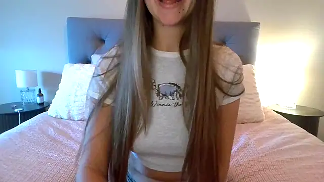Snapshot of TaylorWest62 chatting on 10.18.25 TaylorWest62 online show from 10.18.25