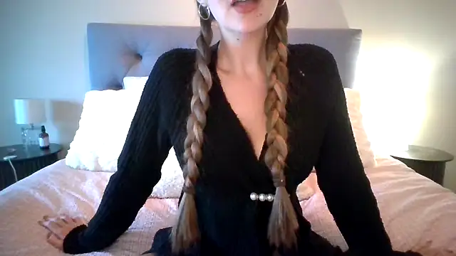Snapshot of TaylorWest62 chatting on 10.21.25 TaylorWest62 online show from 10.21.25