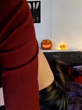 Snapshot of Squirtingcouple9094 chatting on 10.31.25 Squirtingcouple9094 online show from 10.31.25