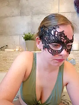 Snapshot of Squirtingcouple9094 chatting on 11.07.25 Squirtingcouple9094 online show from 11.07.25