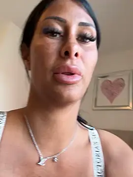 AriannaIsabellax online show from 04.21.26