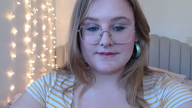 Snapshot of AgnesRoseCams chatting on 06.12.26 AgnesRoseCams online show from 06.12.26
