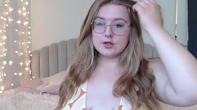 Snapshot of AgnesRoseCams chatting on 06.18.26 AgnesRoseCams online show from 06.18.26