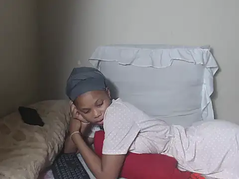 Snapshot of _SweetLips_ chatting on 10.30.25 SweetLips online show from 10.30.25