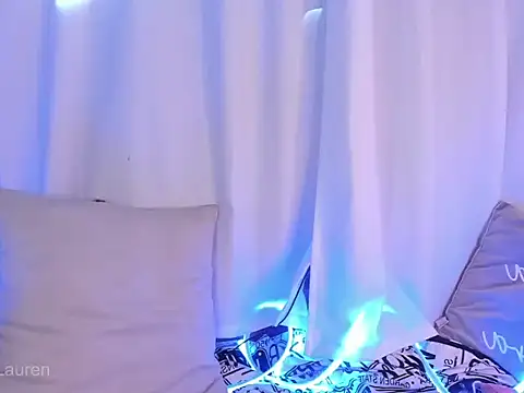 Laurenn 2 online show from 11.13.25