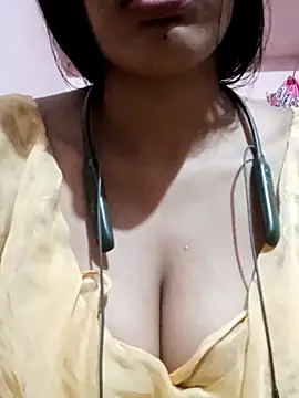 Snapshot of kaviyaponnu0987 chatting on 11.15.25 kaviyaponnu0987 online show from 11.15.25