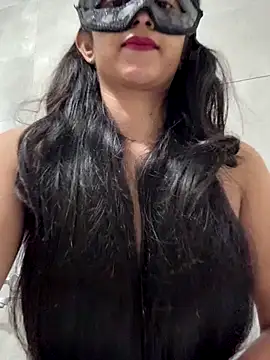 Snapshot of Lusty_Desi chatting on 10.28.25 Lusty Desi online show from 10.28.25