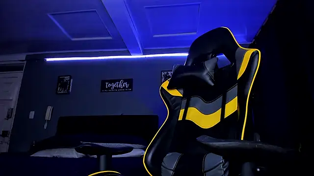 Snapshot of alexgiraldo__ chatting on 09.22.25 alexgiraldo online show from 09.22.25