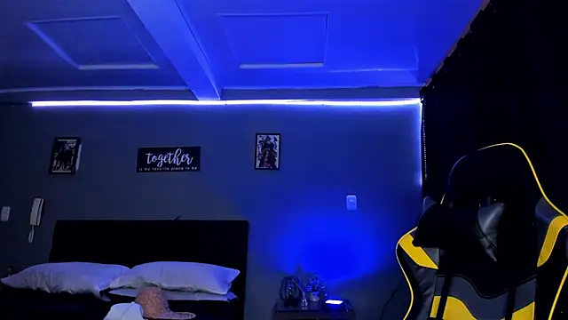 Snapshot of alexgiraldo__ chatting on 10.07.25 alexgiraldo online show from 10.07.25