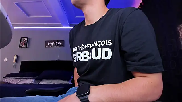 Snapshot of alexgiraldo__ chatting on 10.19.25 alexgiraldo online show from 10.19.25