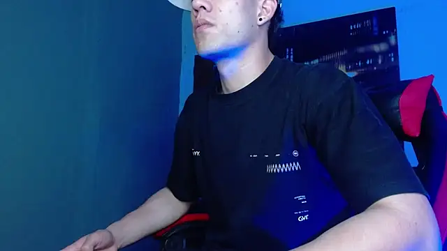 Snapshot of alexgiraldo__ chatting on 05.09.26 alexgiraldo online show from 05.09.26