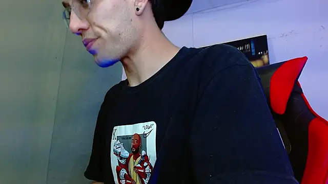Snapshot of alexgiraldo__ chatting on 05.21.26 alexgiraldo online show from 05.21.26
